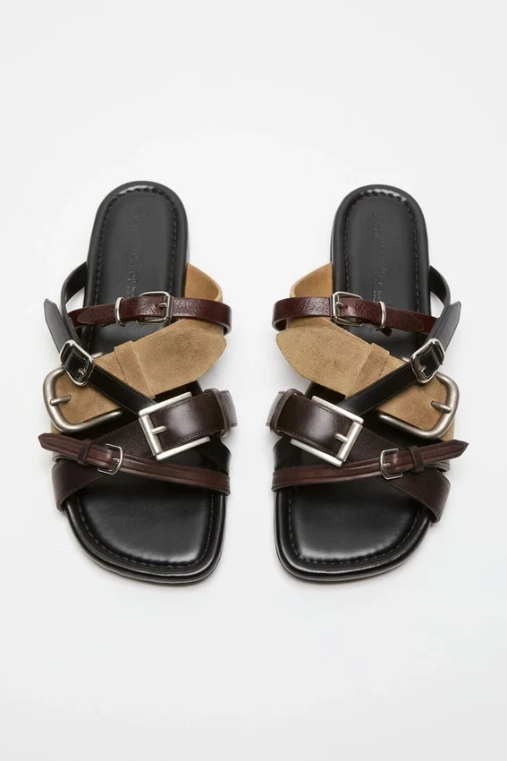 Sandaler med läderremmar