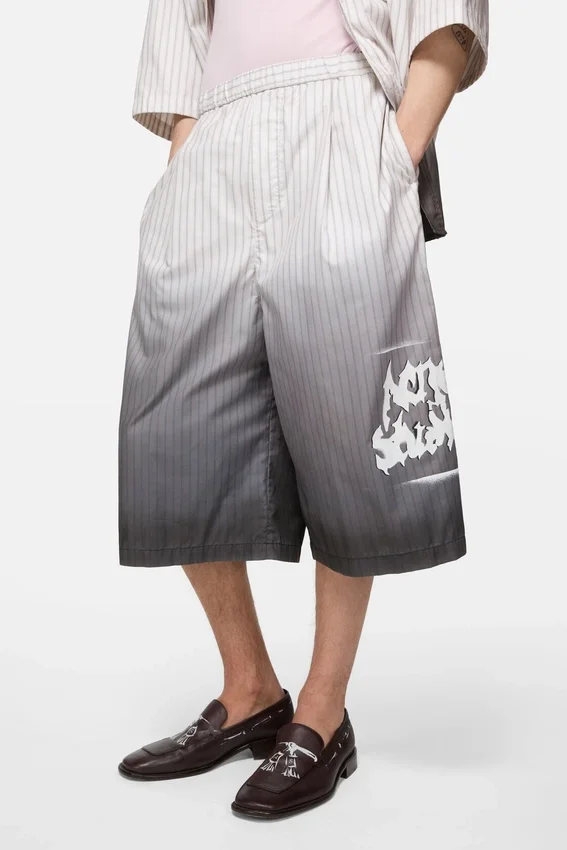 Shorts med överdimensionerad logotyp