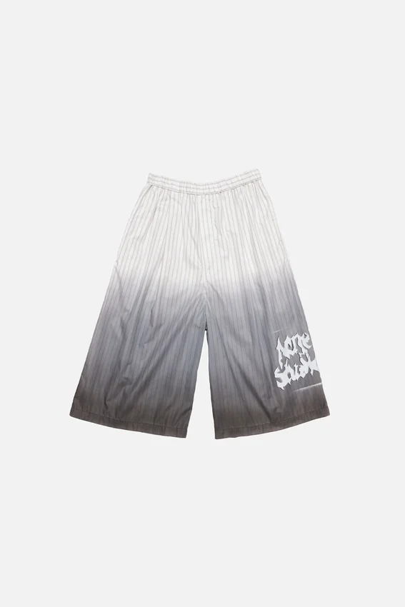 Shorts med överdimensionerad logotyp