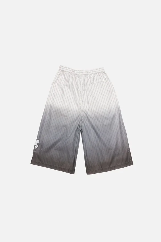 Shorts med överdimensionerad logotyp