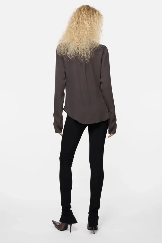Silkesblus med cowl-hals