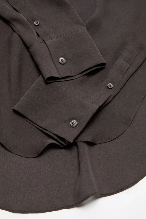 Silkesblus med cowl-hals