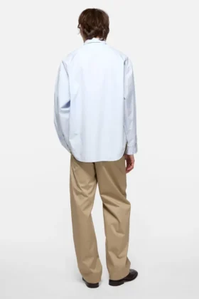 Skjorta med knappar och logotyp