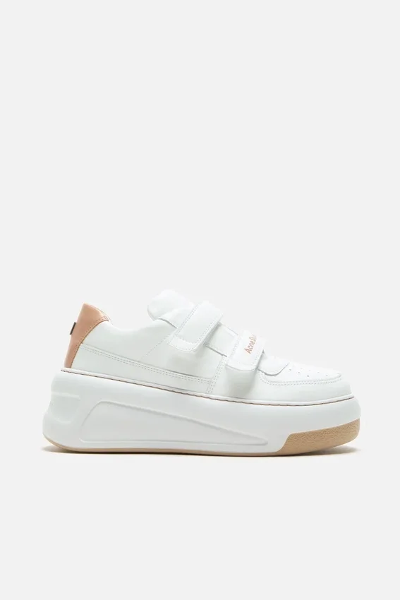 Sneakers i läder med kardborreband