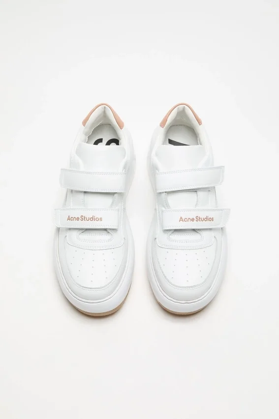 Sneakers i läder med kardborreband