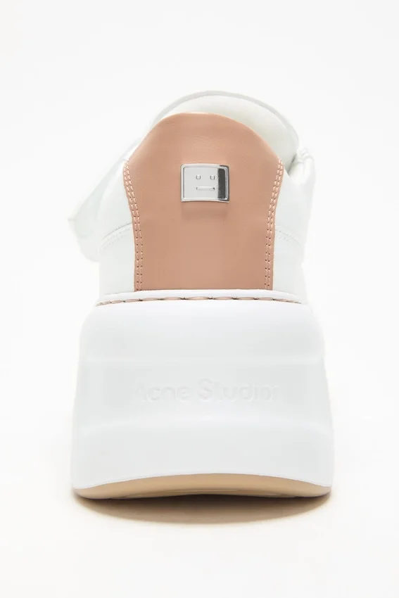 Sneakers i läder med kardborreband