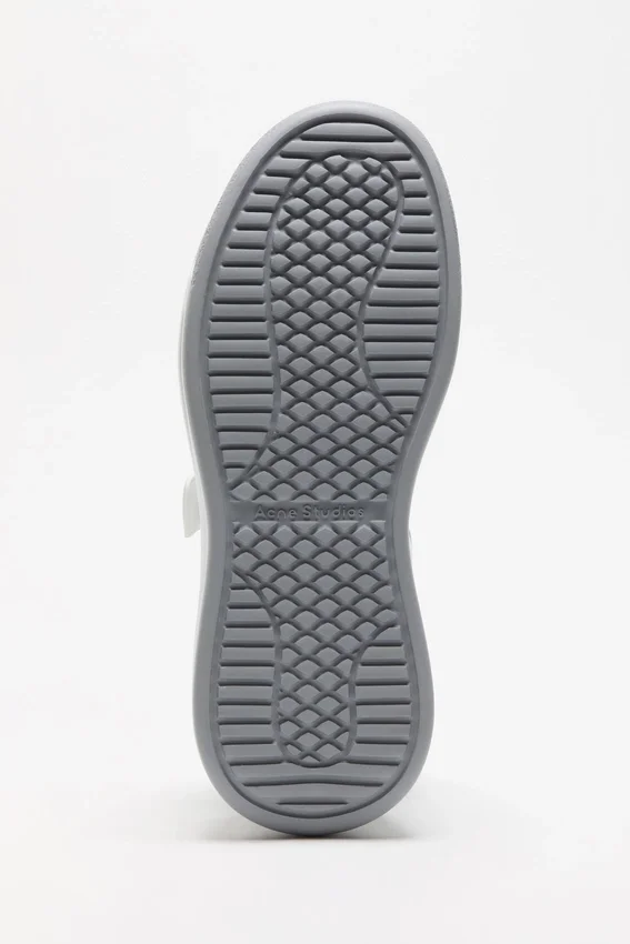 Sneakers i läder med kardborreband
