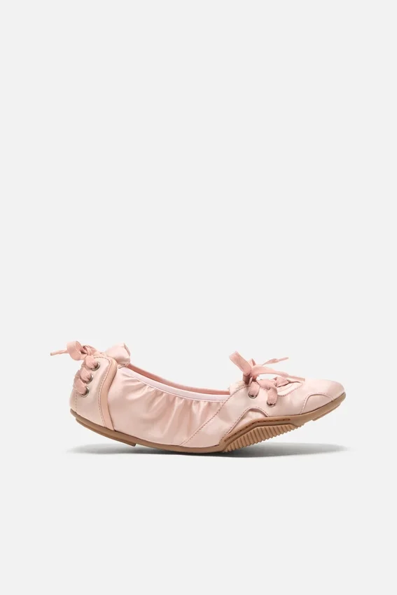 Snörskor i satin