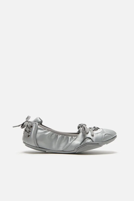 Snörskor i satin