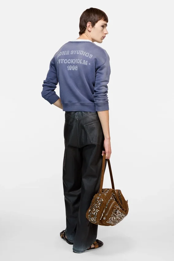 Sweatshirt med sprayat logotryck