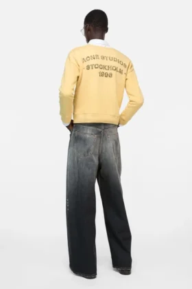 Sweatshirt med sprayat logotryck