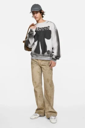 Sweatshirt med sprayat logotryck