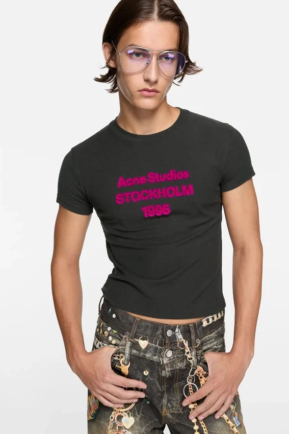 T-shirt med 1996-logotyp