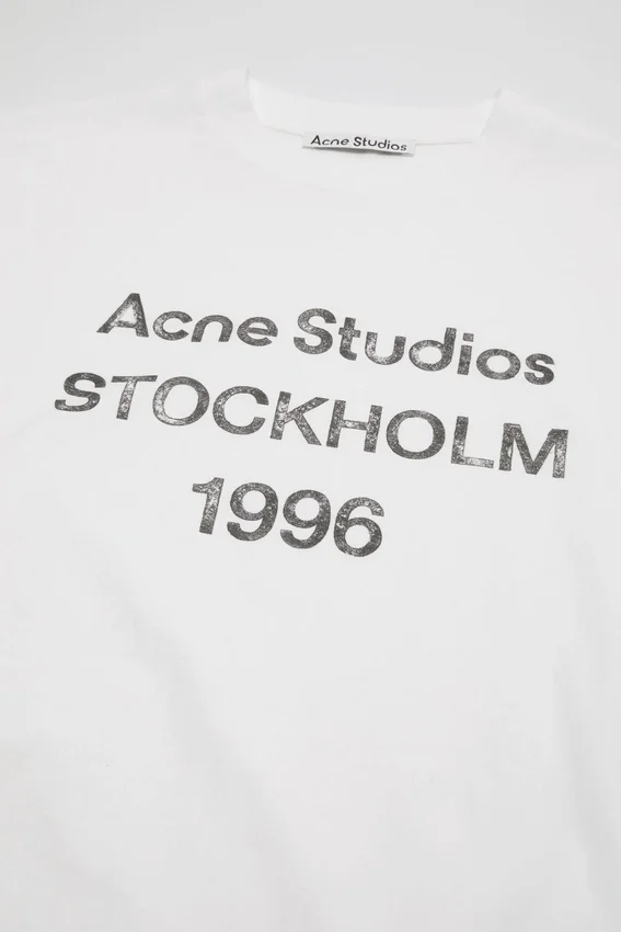 T-shirt med 1996-logotyp