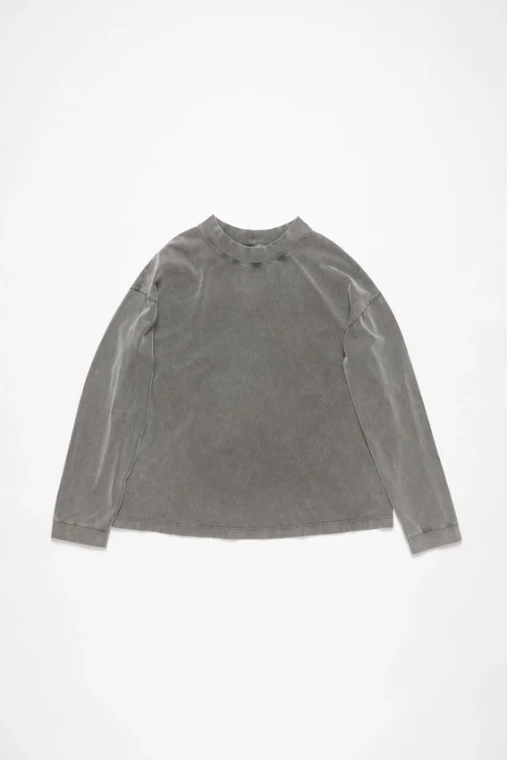 T-shirt med avslappnad passform och gummilogotyp