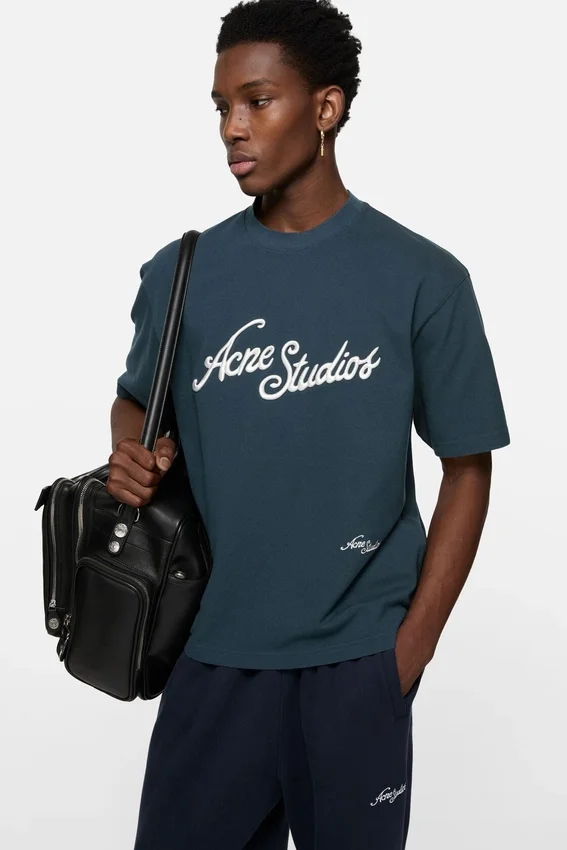 T-shirt med broderad logotyp