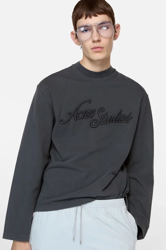 T-shirt med broderad logotyp