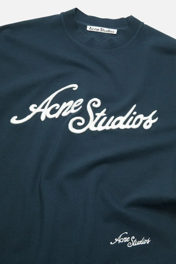 T-shirt med broderad logotyp