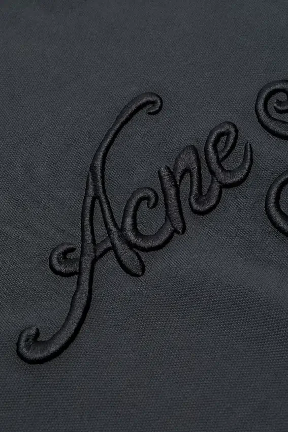 T-shirt med broderad logotyp