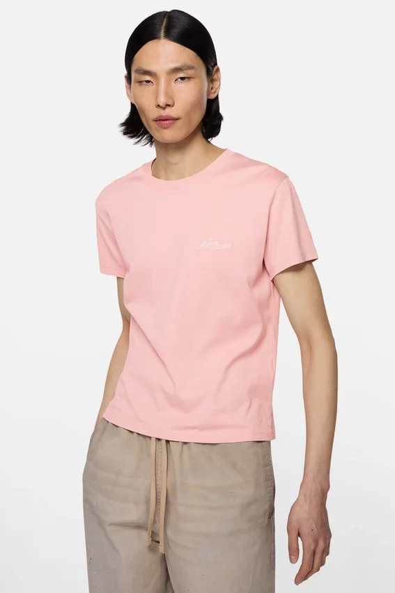 T-shirt med figursydd passform och logotyp