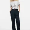 T-shirt med grafiskt tryck i figursydd passform
