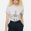 T-shirt med grafiskt tryck i figursydd passform