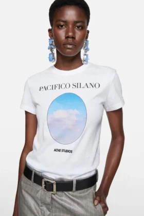 T-shirt med grafiskt tryck i figursydd passform
