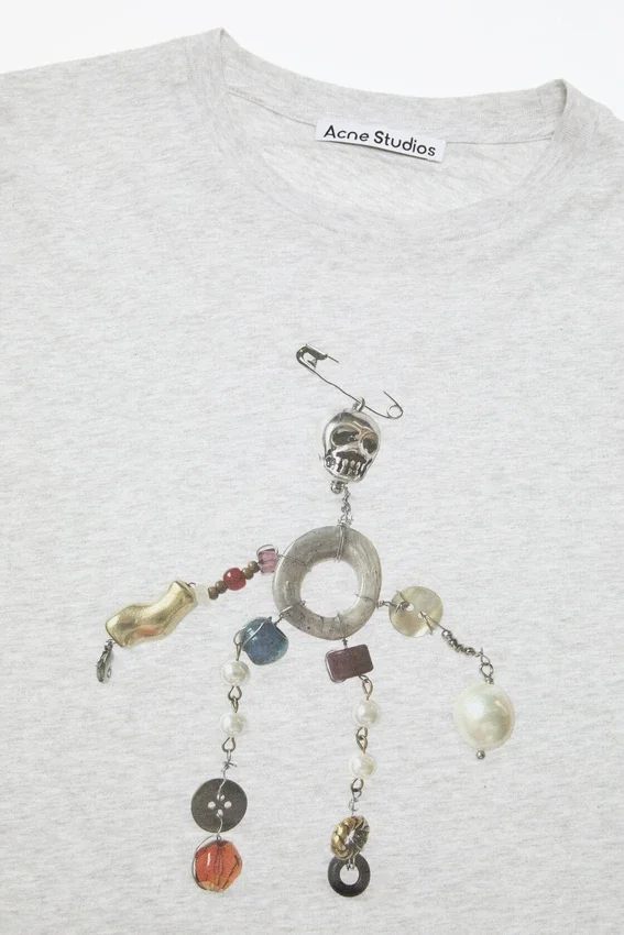 T-shirt med grafiskt tryck i figursydd passform