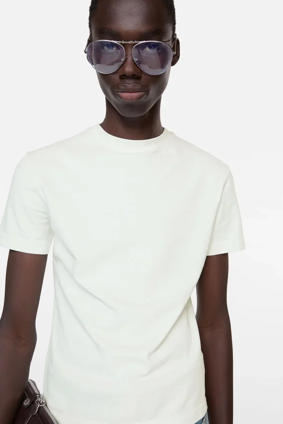 T-shirt med gummilogotyp