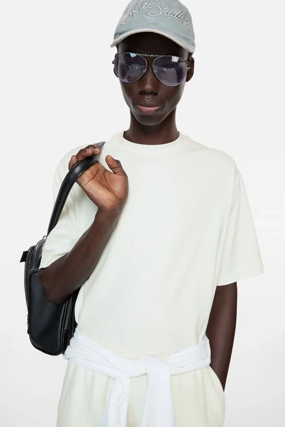 T-shirt med gummilogotyp
