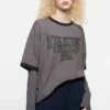 T-shirt med lager-på-lager-grafik