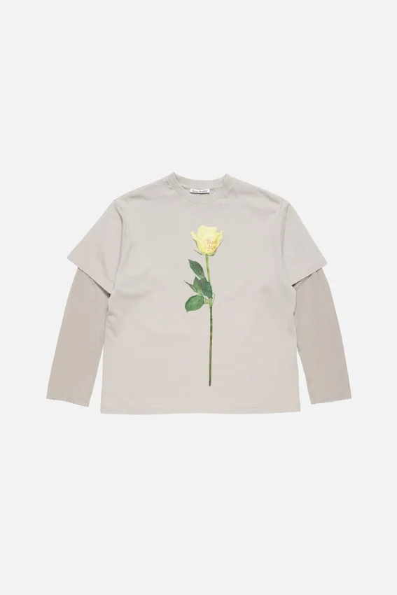 T-shirt med lager-på-lager-grafik