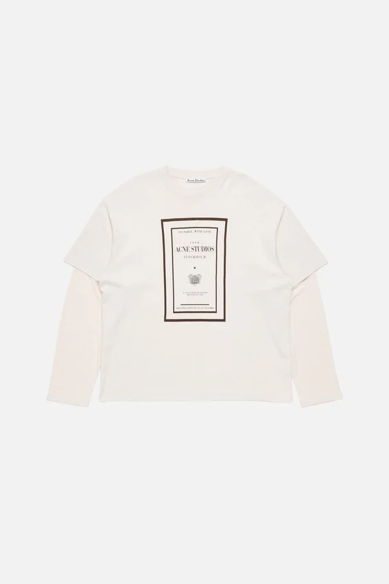 T-shirt med lager-på-lager-grafik