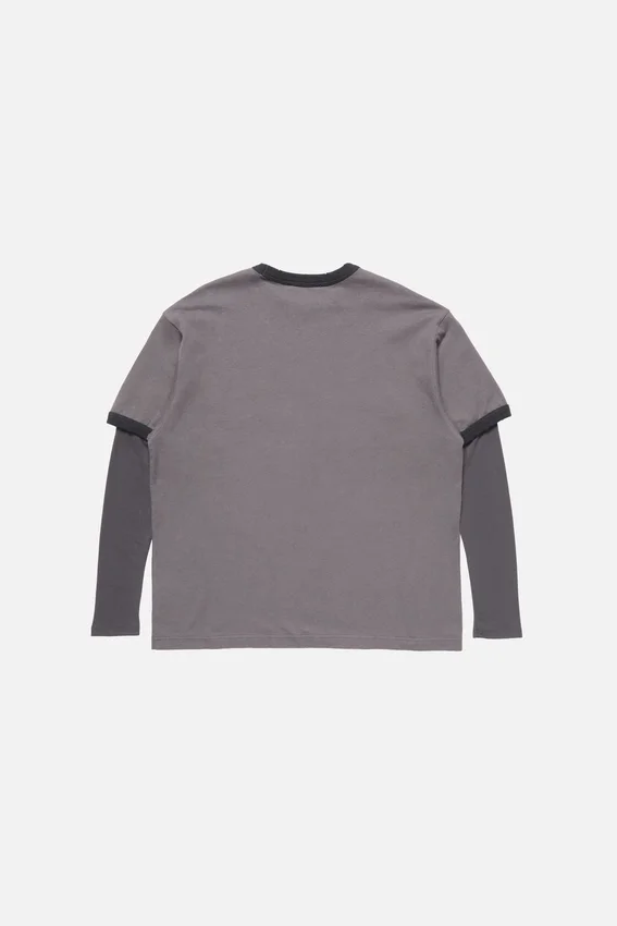 T-shirt med lager-på-lager-grafik