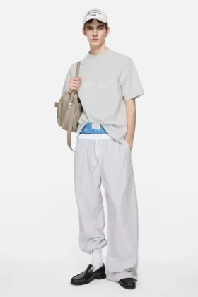 T-shirt med logotyp – avslappnad passform