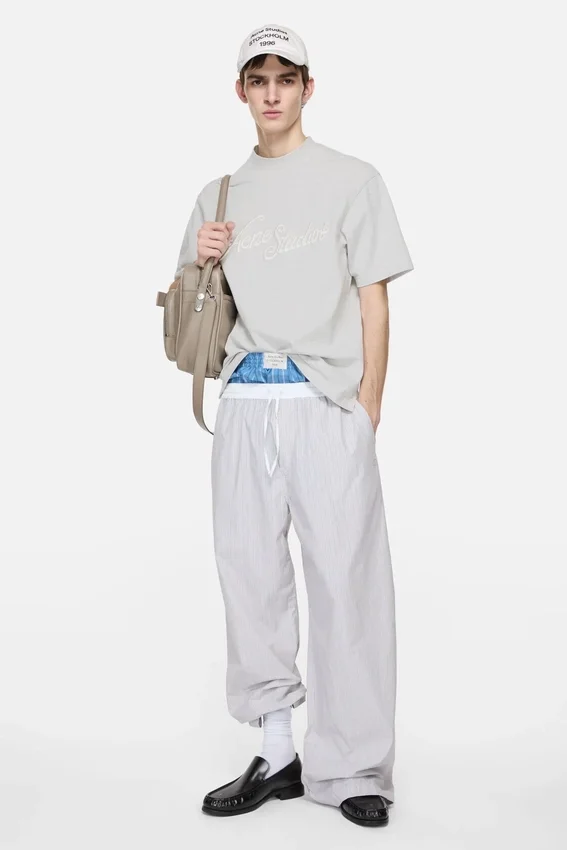 T-shirt med logotyp – avslappnad passform