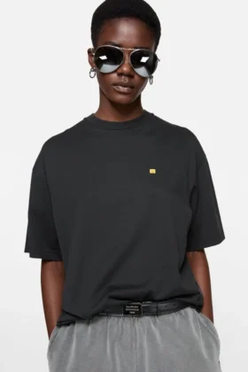 T-shirt med logotyp – avslappnad passform