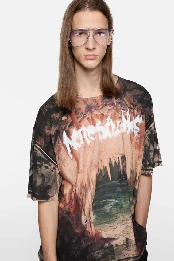 T-shirt med logotyp och strass