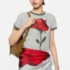 T-shirt med rosmotiv