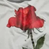 T-shirt med rosmotiv