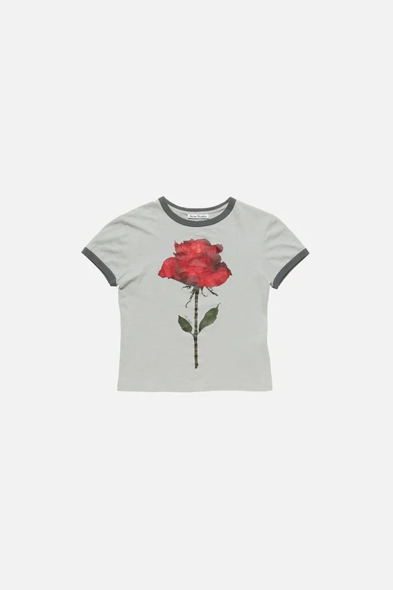 T-shirt med rosmotiv