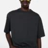T-shirt med satinlogotyp – avslappnad