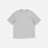 T-shirt med satinlogotyp – avslappnad