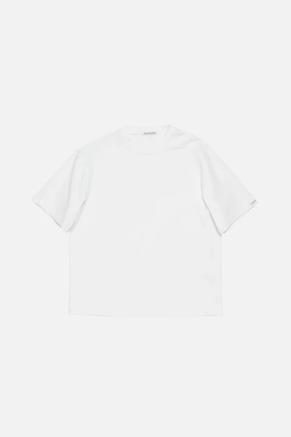 T-shirt med satinlogotyp – avslappnad
