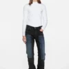 T-shirt med satinlogotyp – normal passform