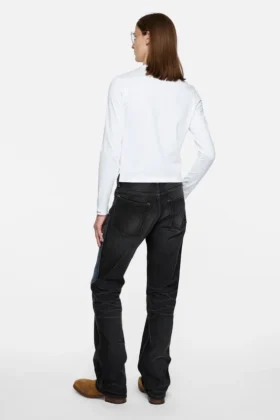 T-shirt med satinlogotyp – normal passform