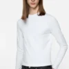 T-shirt med satinlogotyp – normal passform