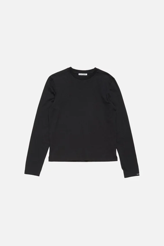 T-shirt med satinlogotyp – normal passform