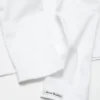 T-shirt med satinlogotyp – normal passform