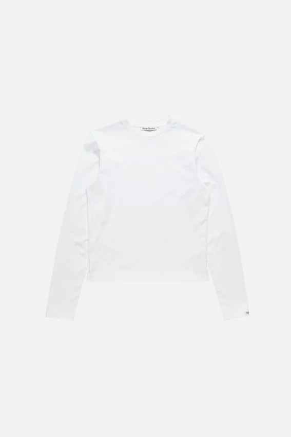 T-shirt med satinlogotyp – normal passform